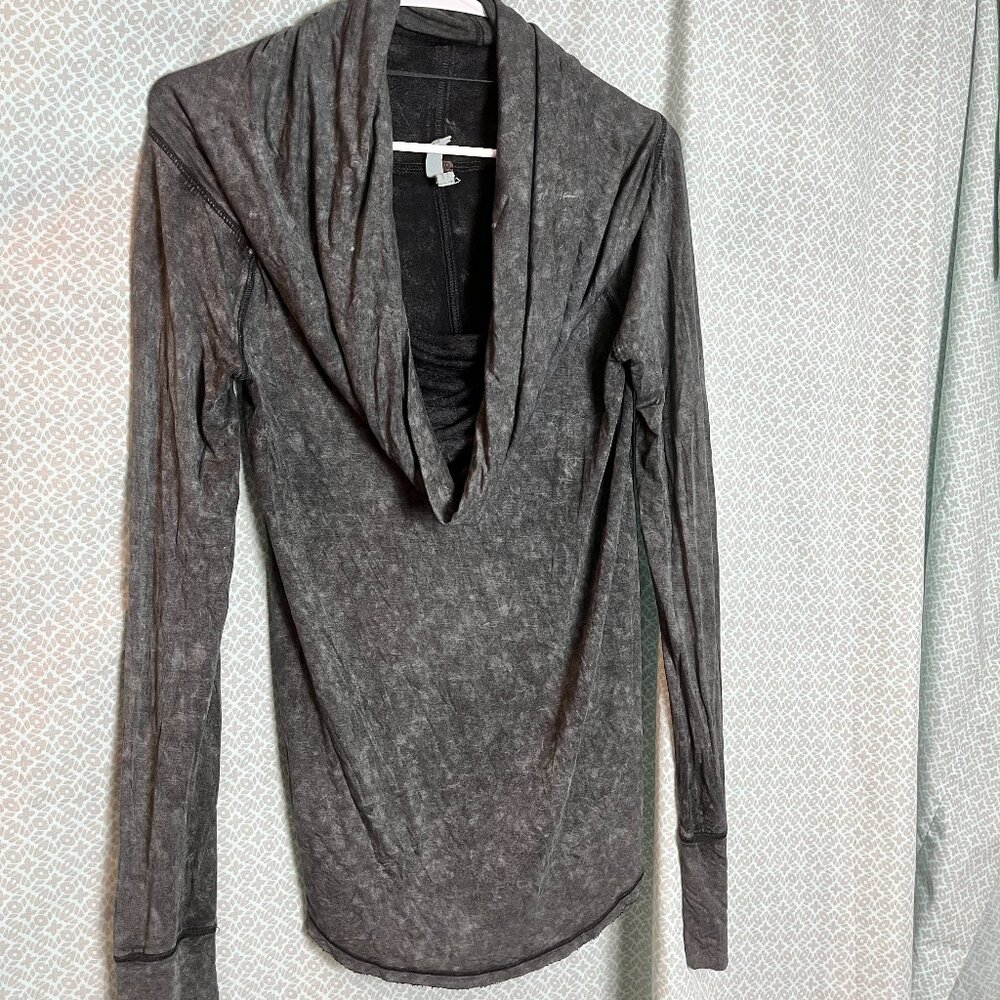 Women's Grey We The Free long slv, deep Cowl neck top Size M